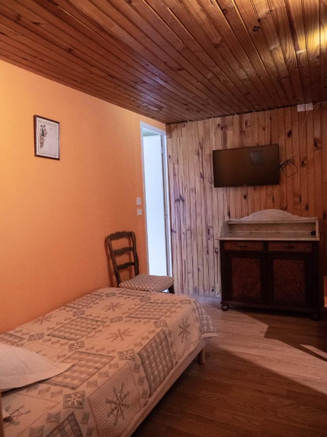 Hotel Beau Rivage Понт-ен-Роаян Екстериор снимка